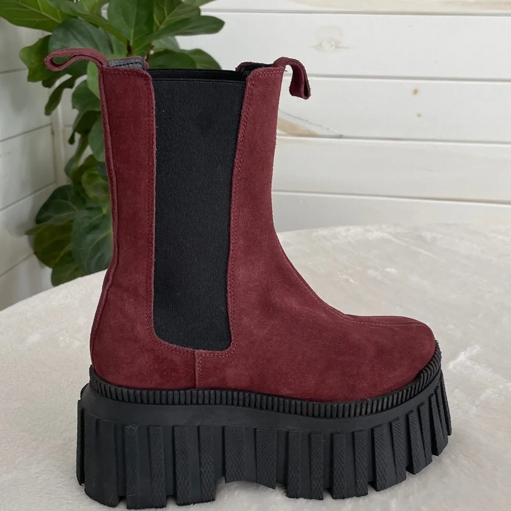 L'Intervalle Lorana Chelsea boot in burgundy suede, Eu 37 = us.  6.5 like new. - Picture 14 of 14